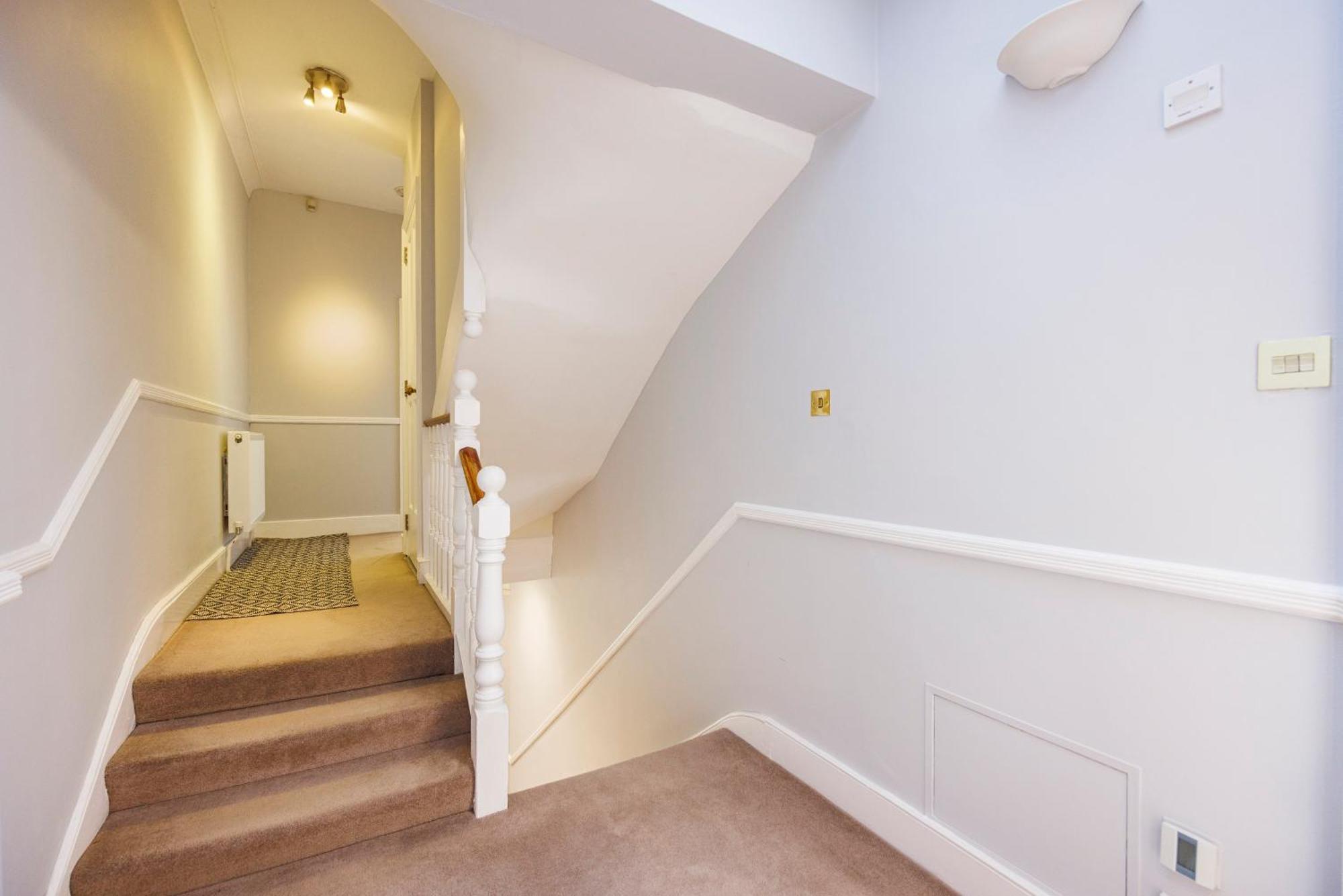 Ferienhaus 6 Bedroom House By Av Acton Sleeps 11 Free Parking London