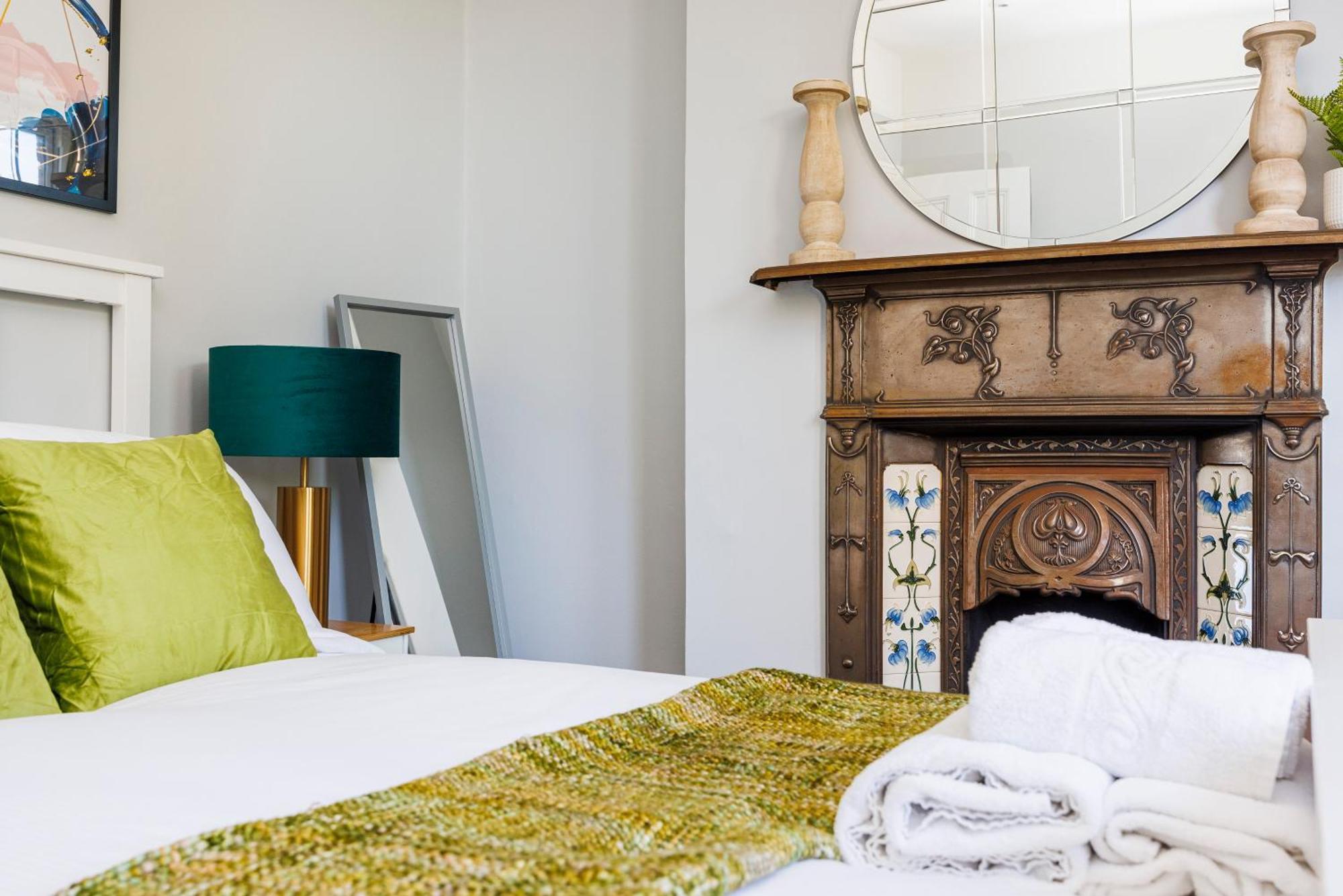 Ferienhaus 6 Bedroom House By Av Acton Sleeps 11 Free Parking London