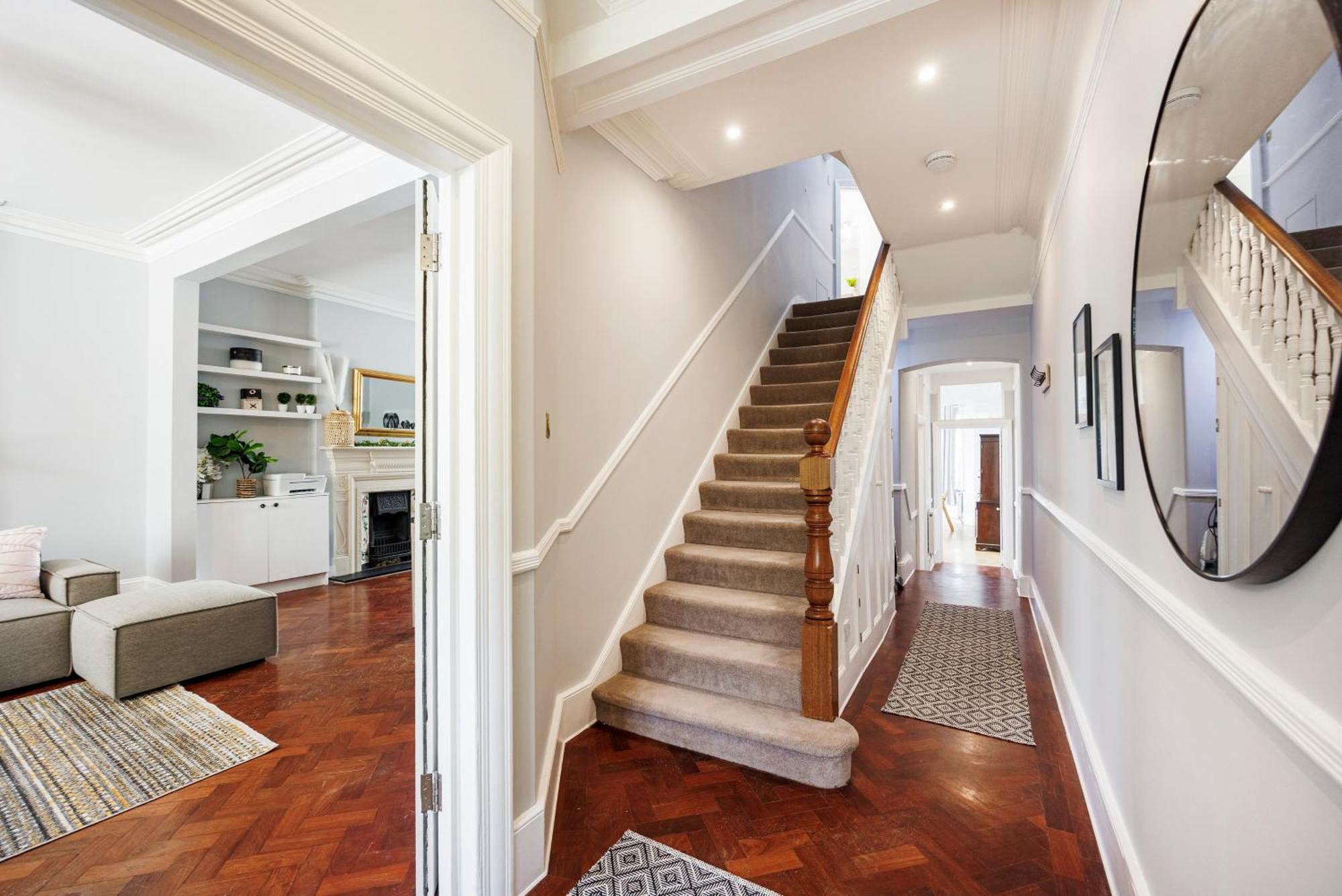 Ferienhaus 6 Bedroom House By Av Acton Sleeps 11 Free Parking *