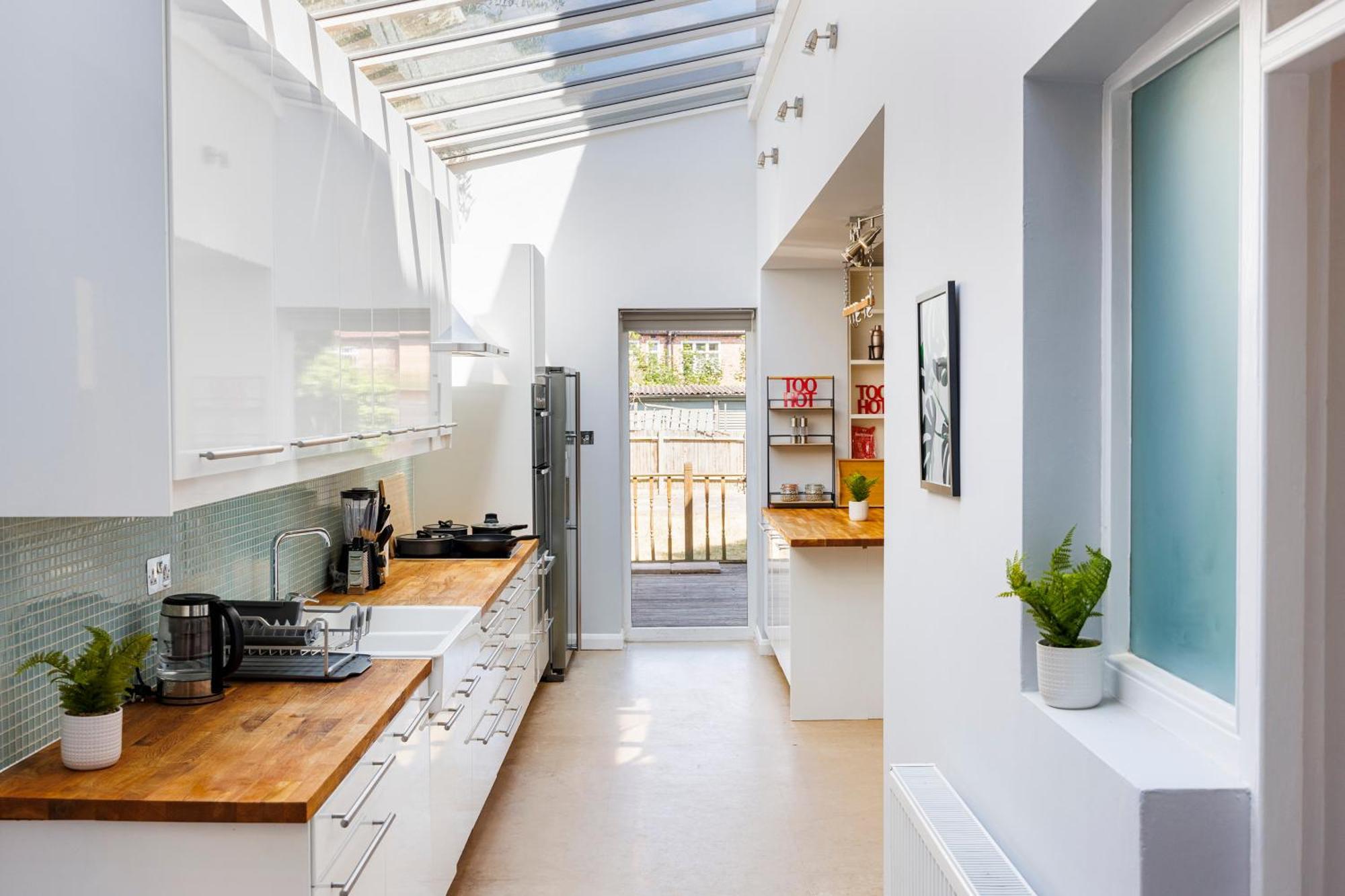 Ferienhaus 6 Bedroom House By Av Acton Sleeps 11 Free Parking *