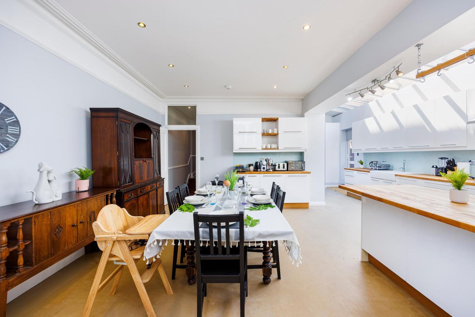 Ferienhaus 6 Bedroom House By Av Acton Sleeps 11 Free Parking London