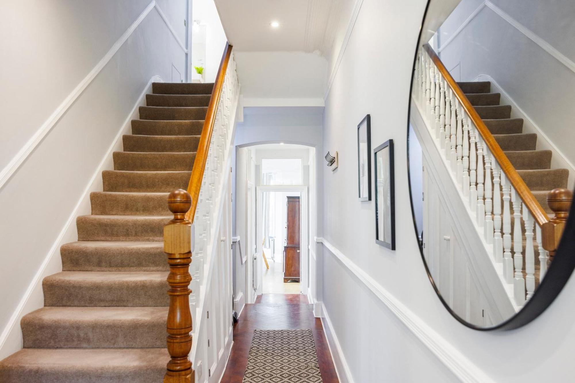 Ferienhaus 6 Bedroom House By Av Acton Sleeps 11 Free Parking