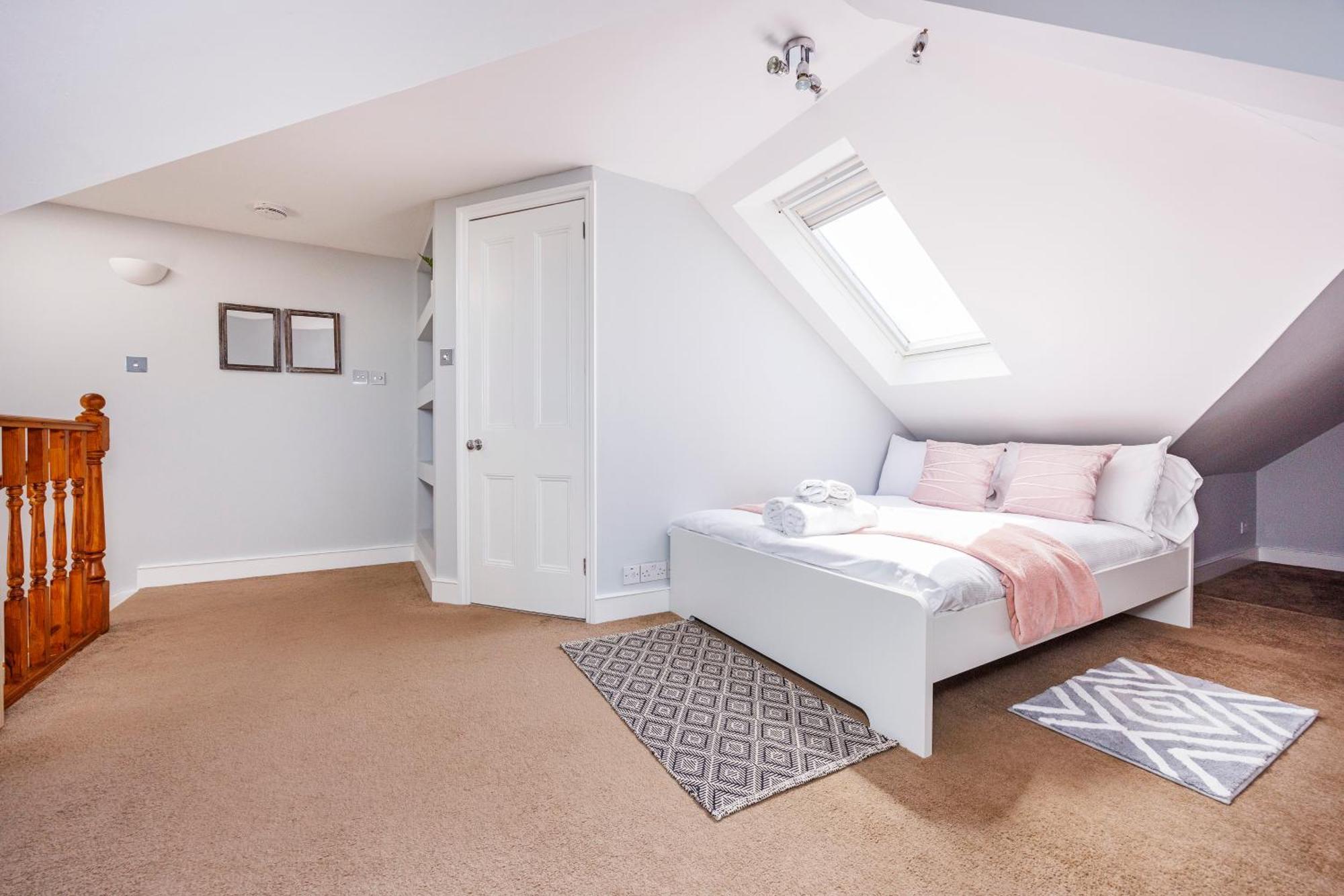 Ferienhaus 6 Bedroom House By Av Acton Sleeps 11 Free Parking