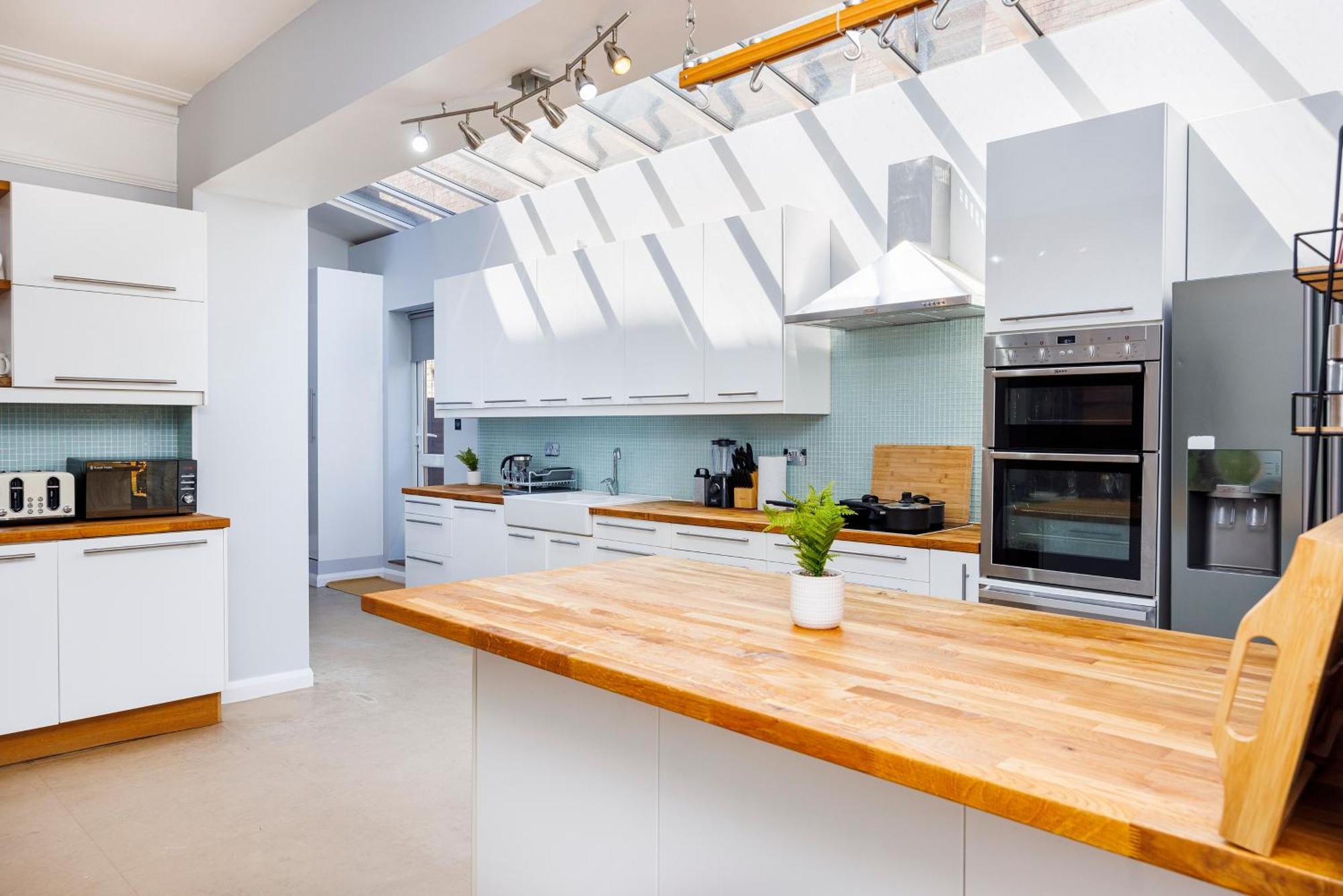 Ferienhaus 6 Bedroom House By Av Acton Sleeps 11 Free Parking London
