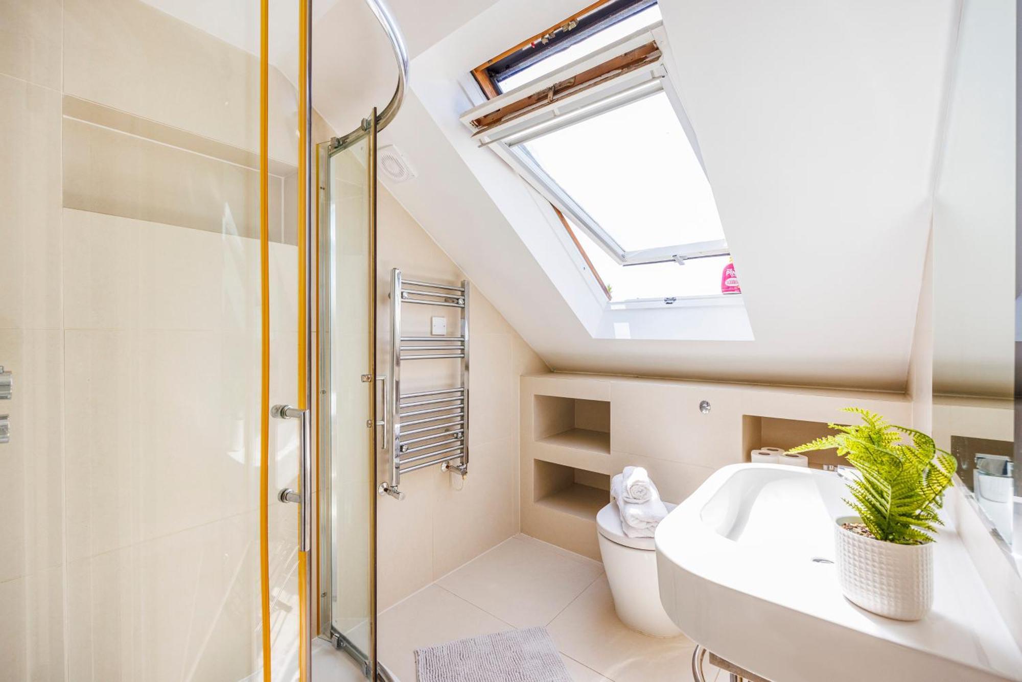 Ferienhaus 6 Bedroom House By Av Acton Sleeps 11 Free Parking London
