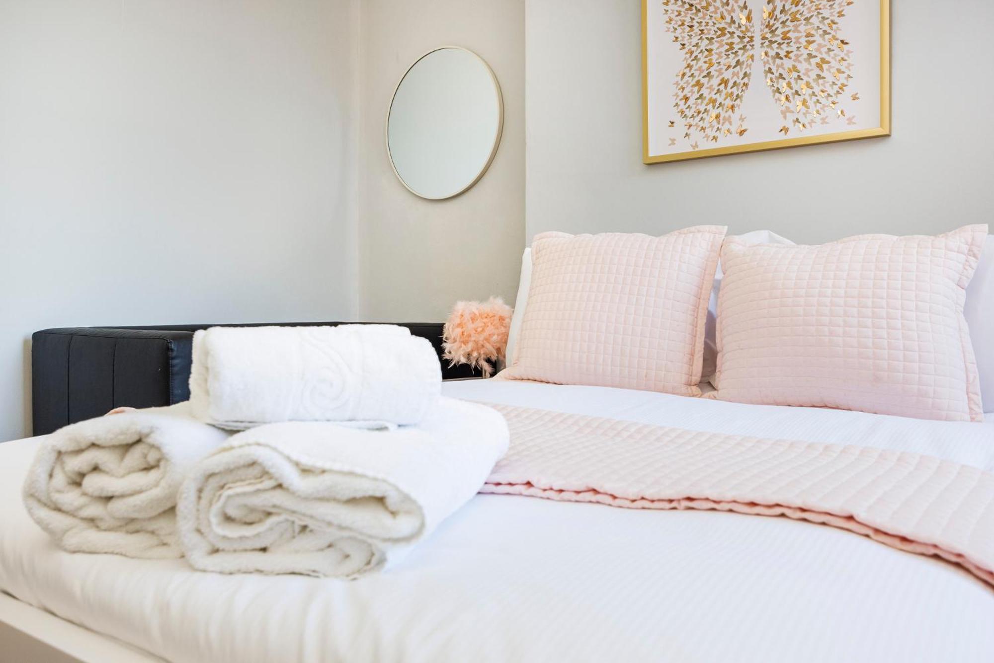 Ferienhaus 6 Bedroom House By Av Acton Sleeps 11 Free Parking