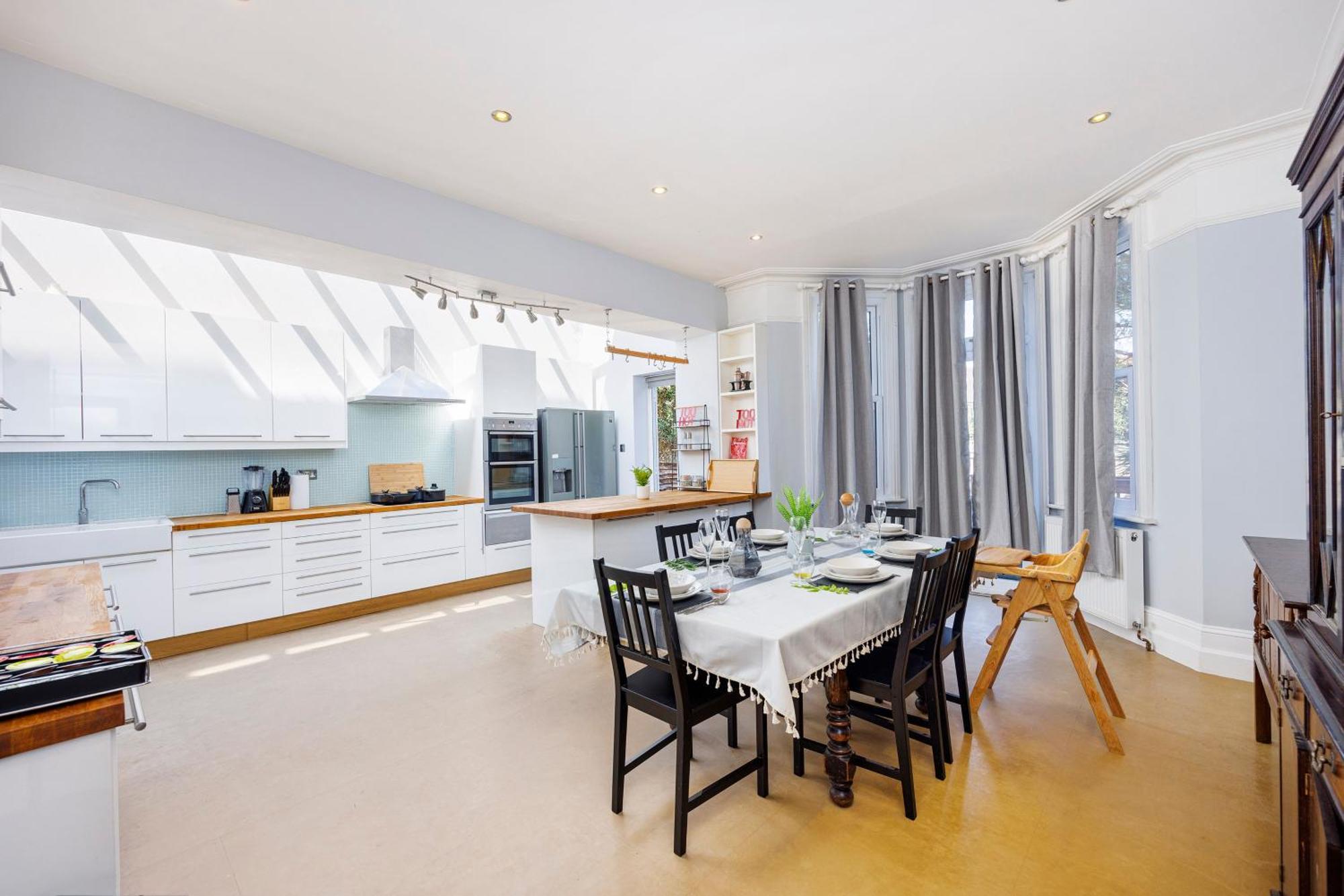 Ferienhaus 6 Bedroom House By Av Acton Sleeps 11 Free Parking London