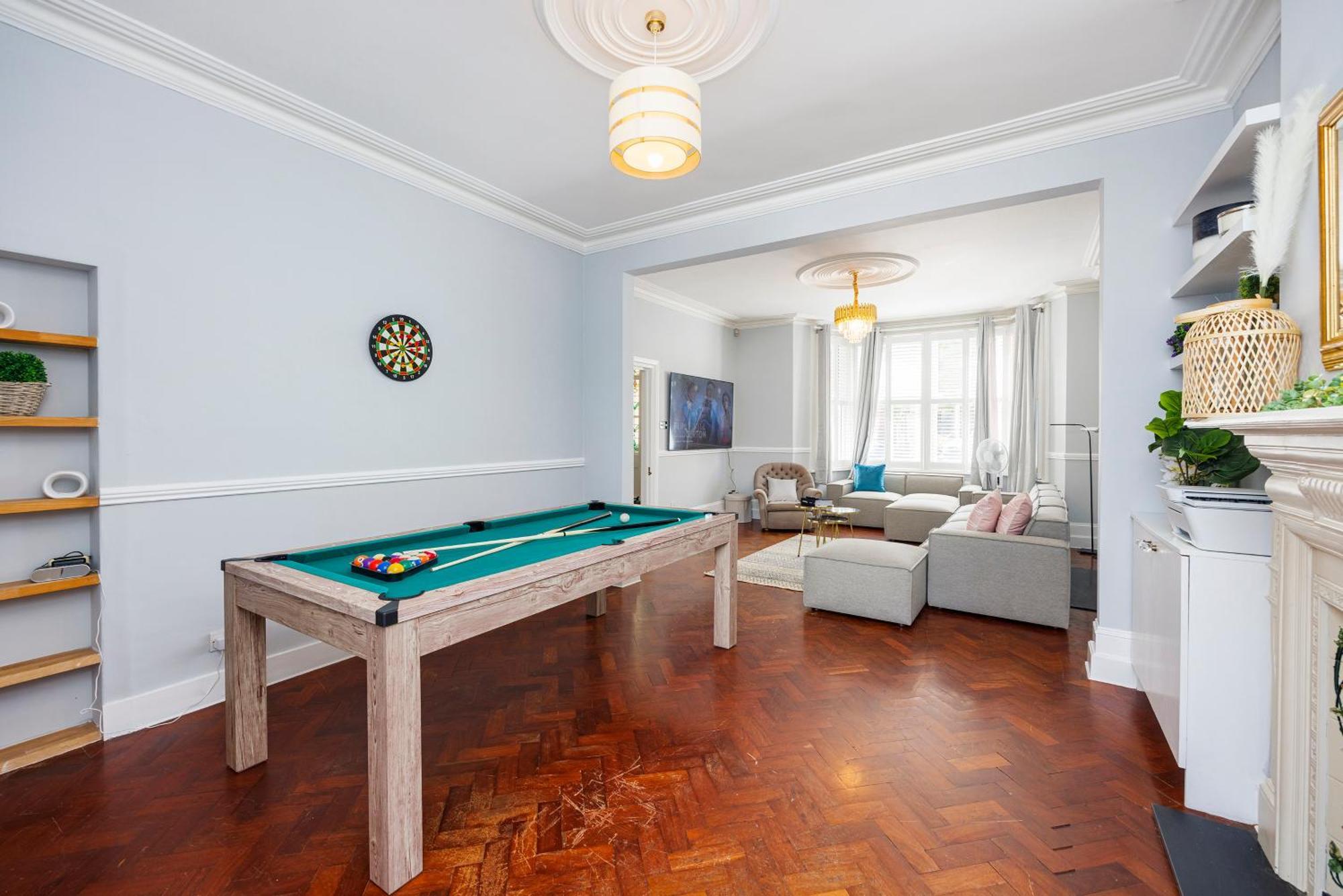 Ferienhaus 6 Bedroom House By Av Acton Sleeps 11 Free Parking London