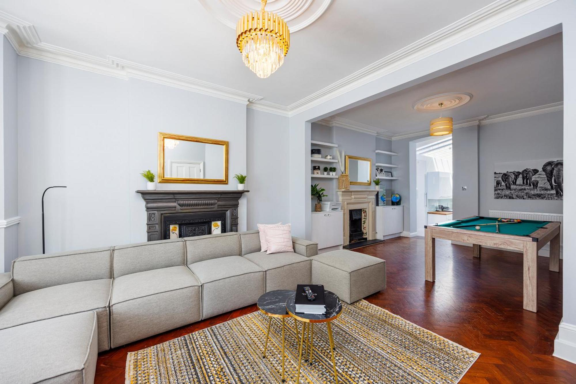 Ferienhaus 6 Bedroom House By Av Acton Sleeps 11 Free Parking