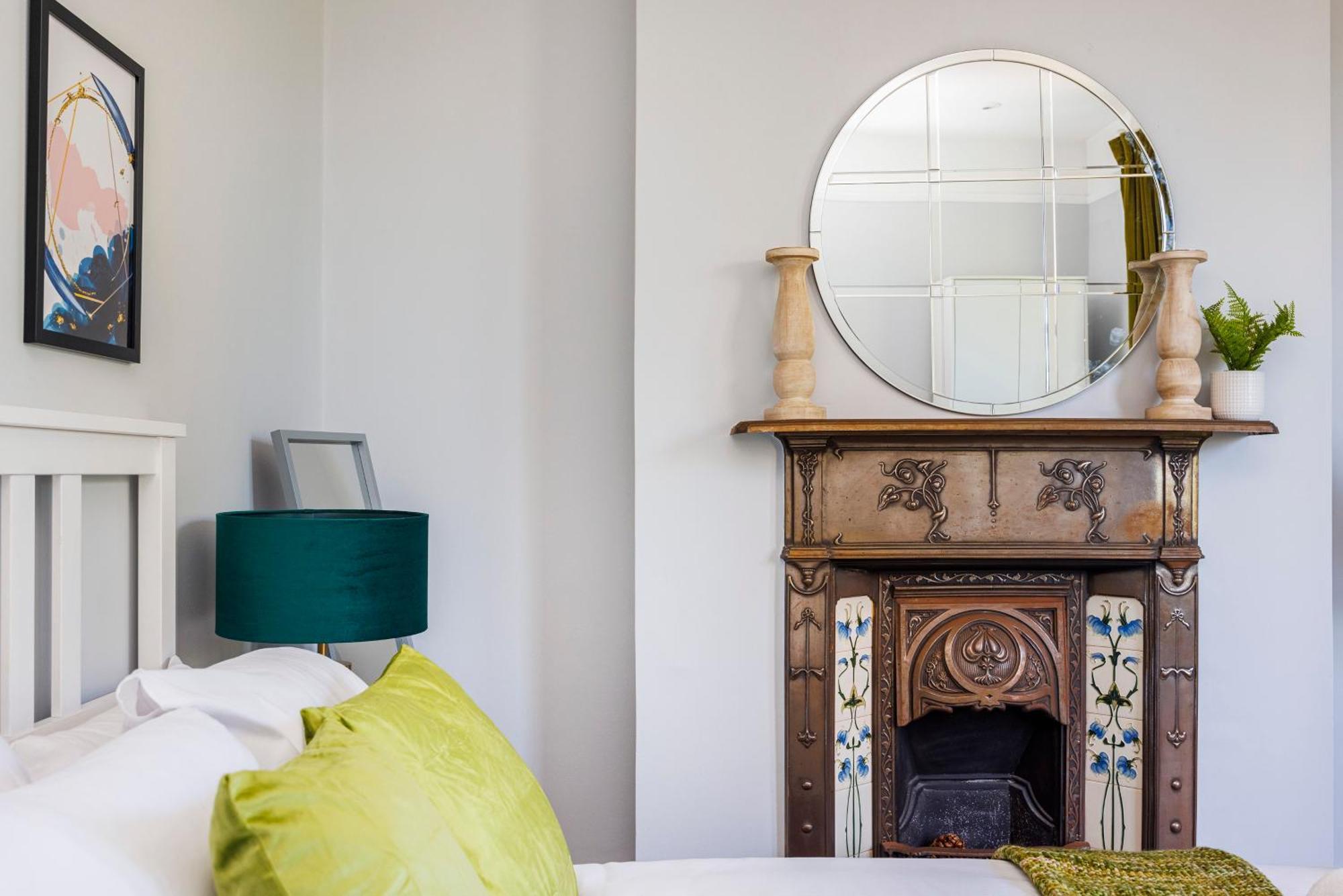 Ferienhaus 6 Bedroom House By Av Acton Sleeps 11 Free Parking *